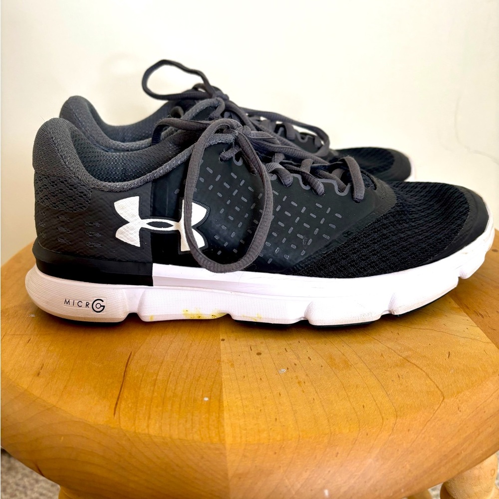 Under Armor Speedswift 2 running shoe. Size 8